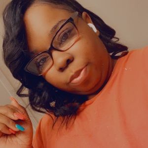 Meet your Posher, April